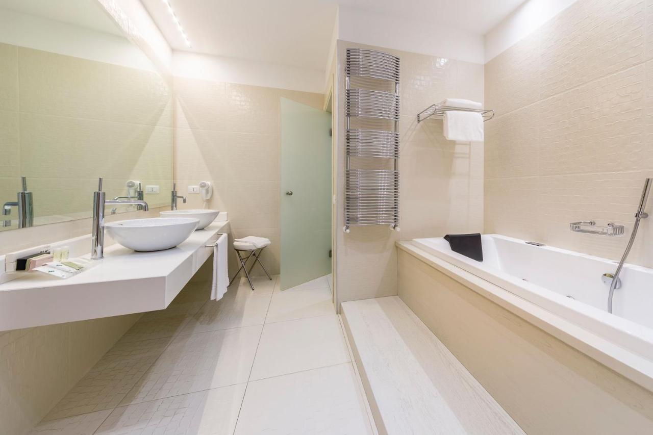 Base Hotel โนเวนตา ดิ ปิอาเว ภายนอก รูปภาพ