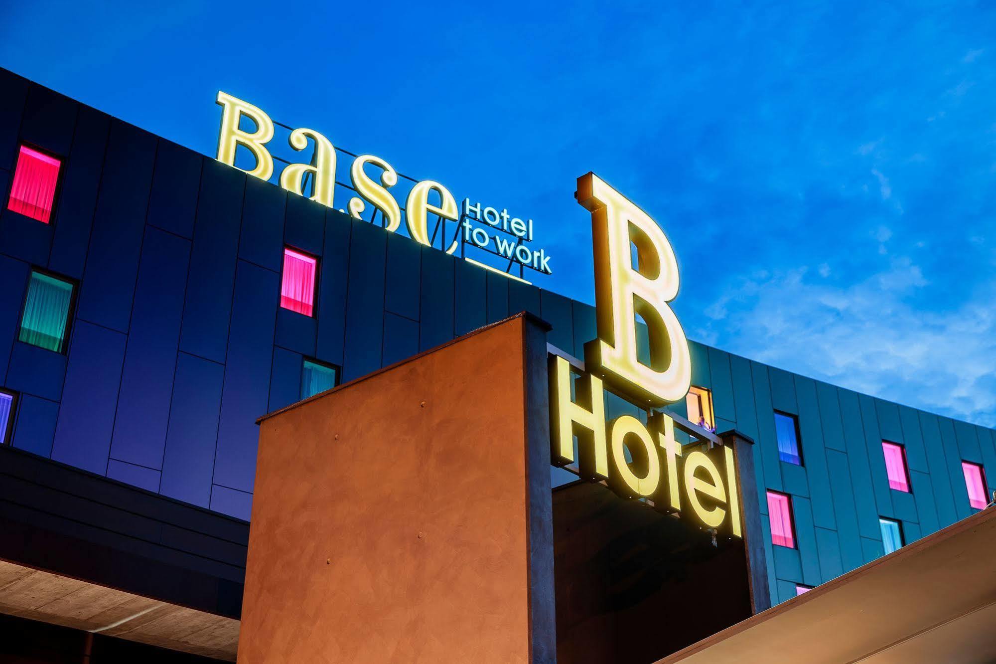 Base Hotel โนเวนตา ดิ ปิอาเว ภายนอก รูปภาพ